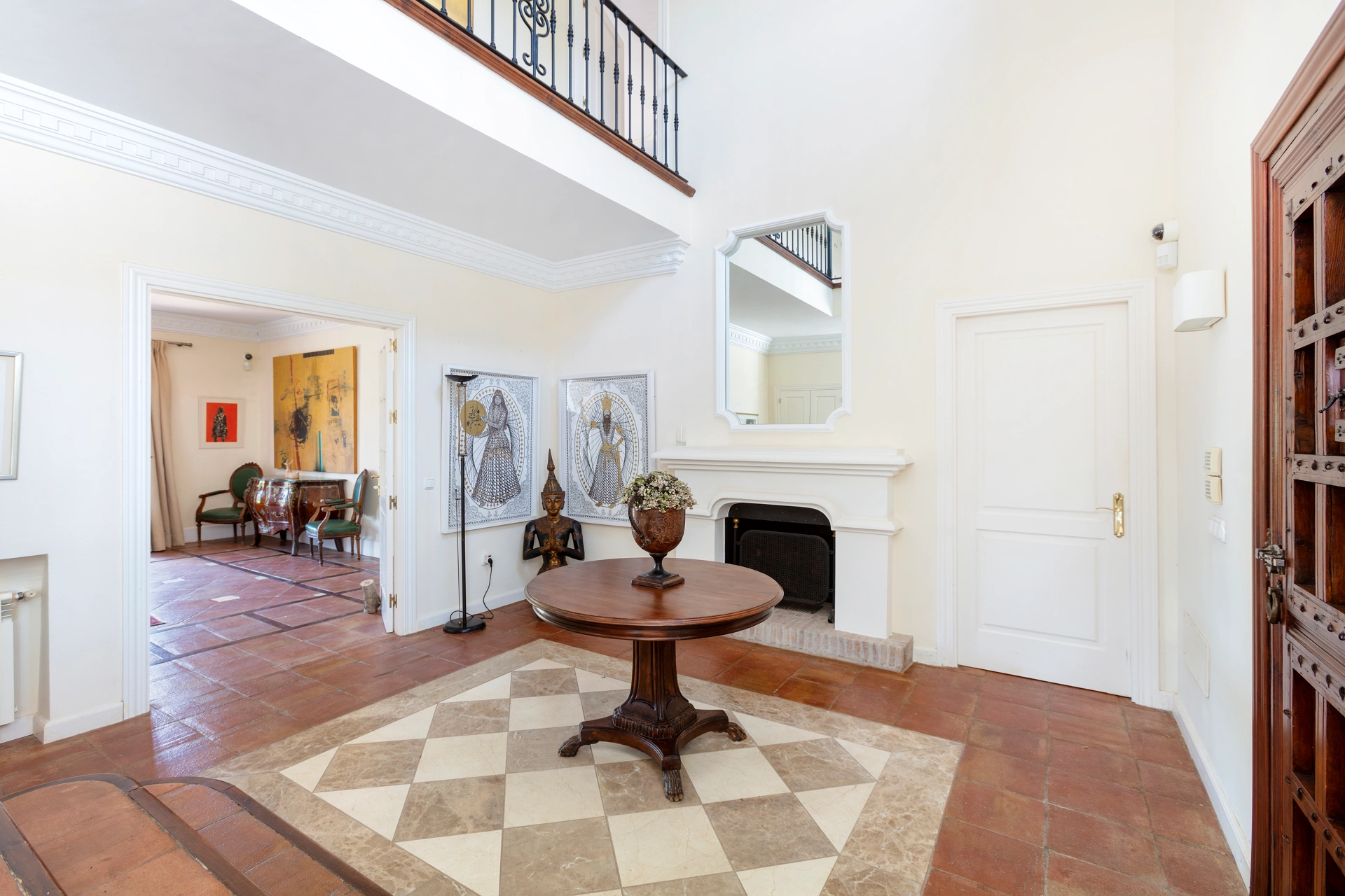 Villa for sale in Puerto del Almendro, Benahavis