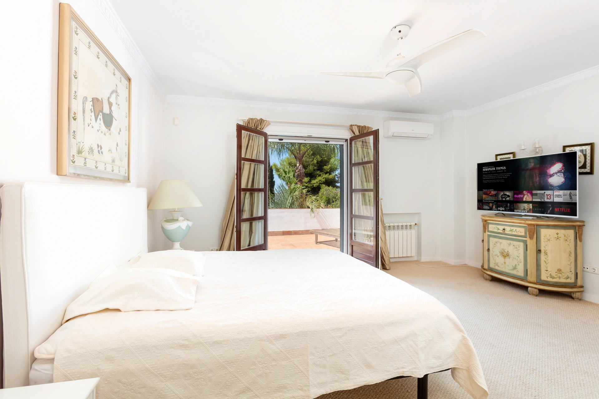Villa for sale in Puerto del Almendro, Benahavis