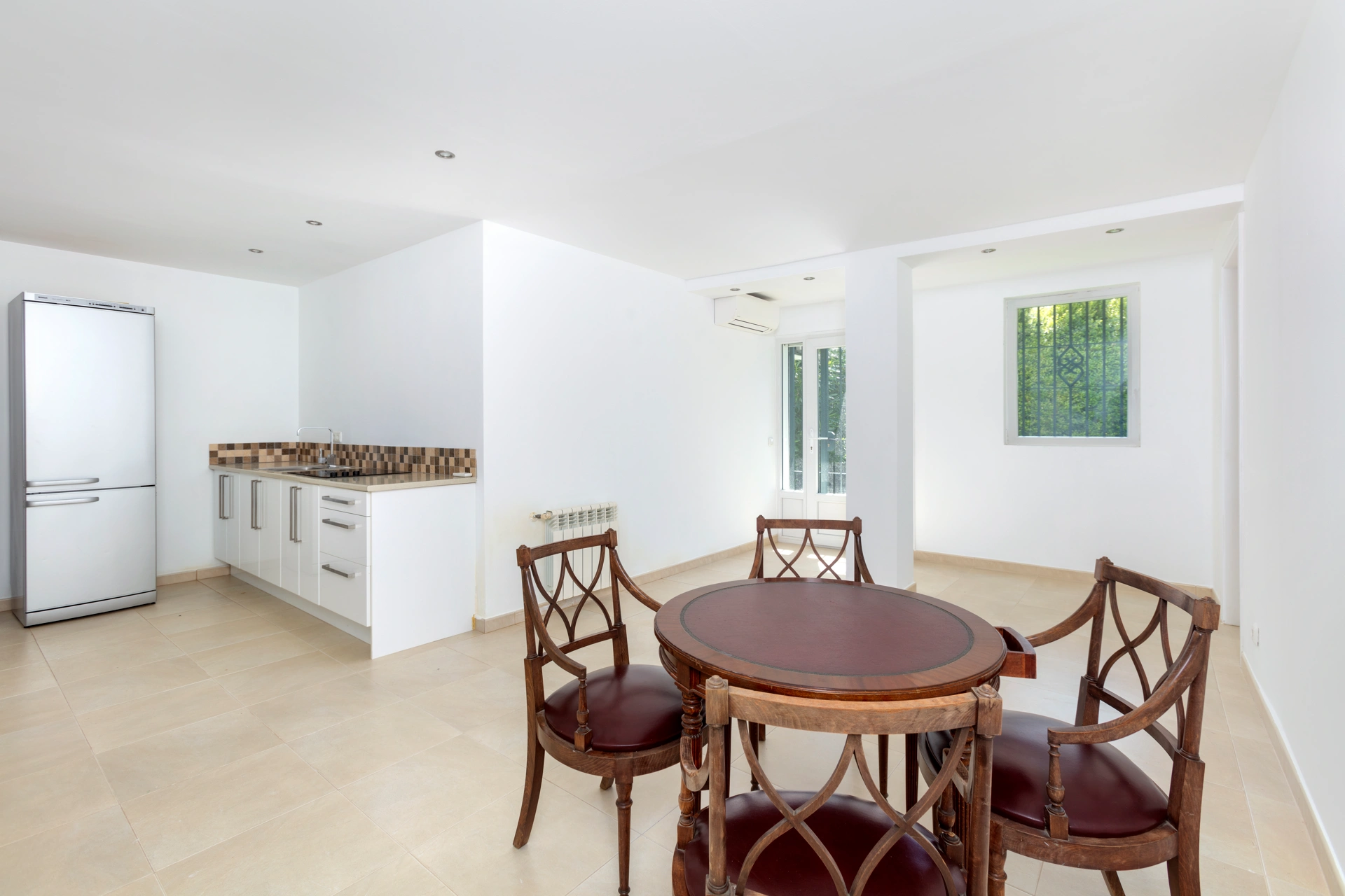 Villa for sale in Puerto del Almendro, Benahavis