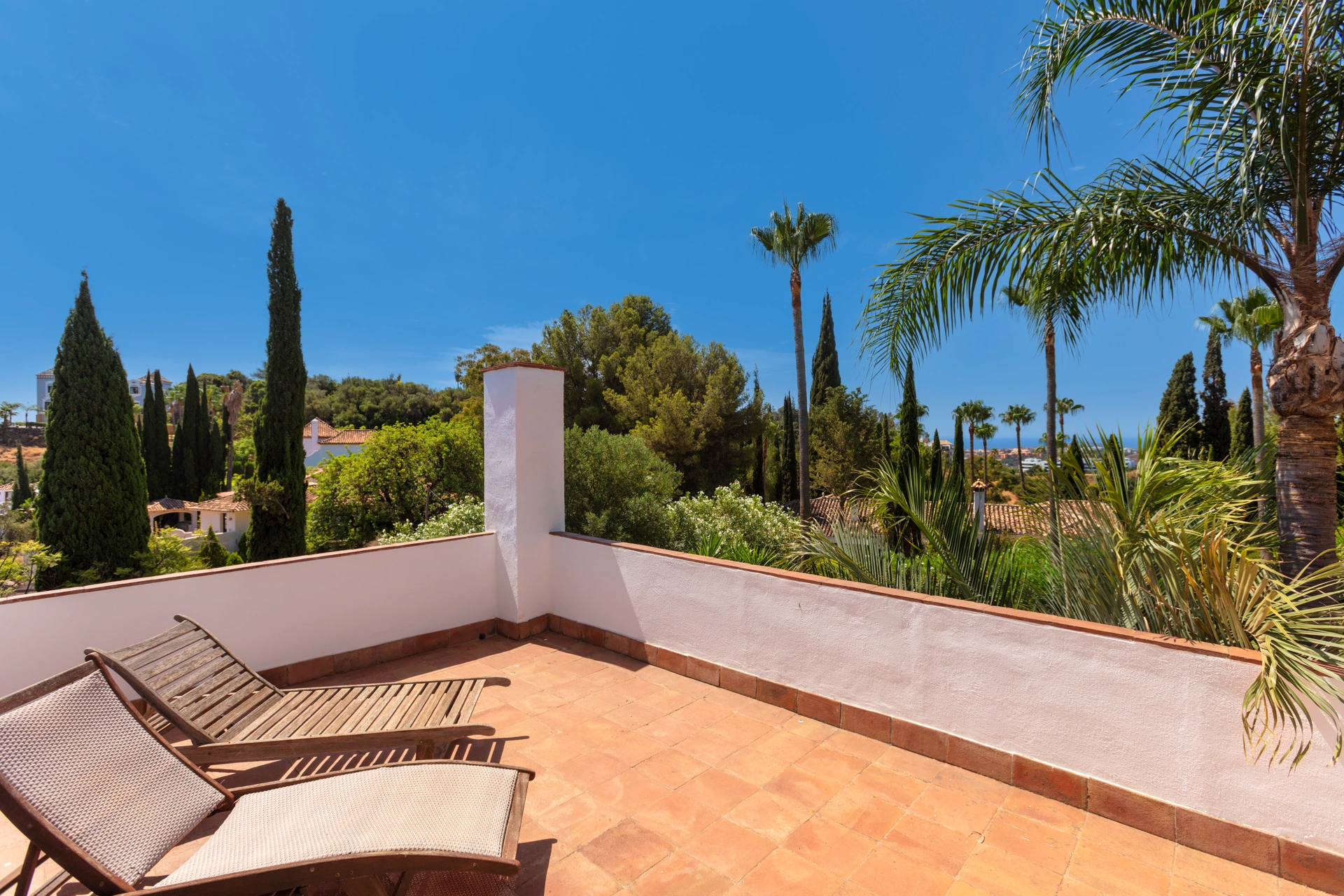 Villa for sale in Puerto del Almendro, Benahavis