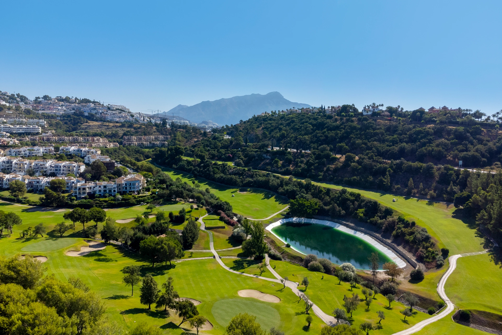 Villa for sale in Puerto del Almendro, Benahavis