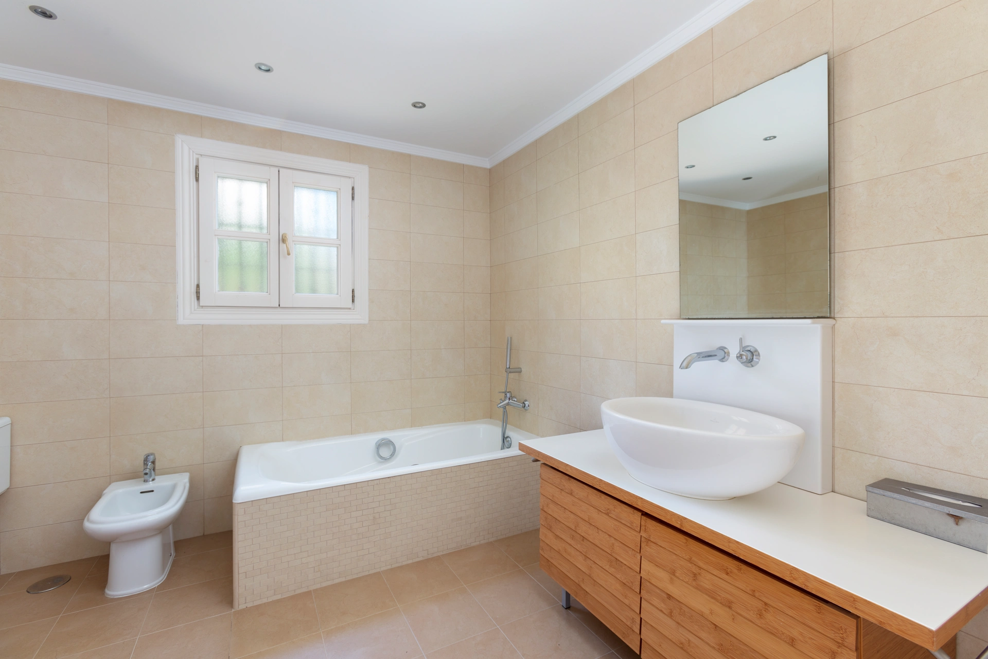Villa for sale in Puerto del Almendro, Benahavis