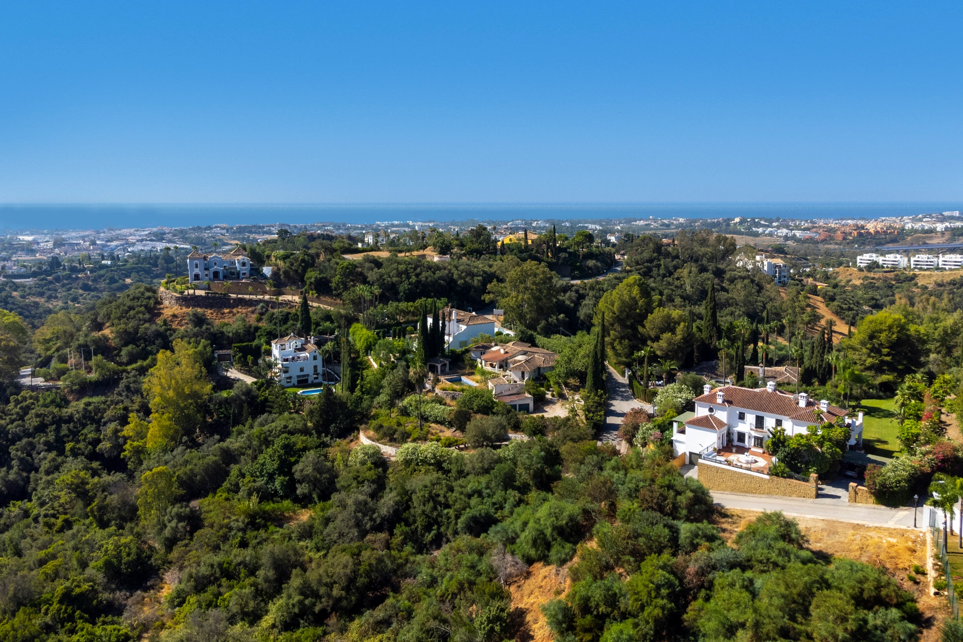 Villa for sale in Puerto del Almendro, Benahavis