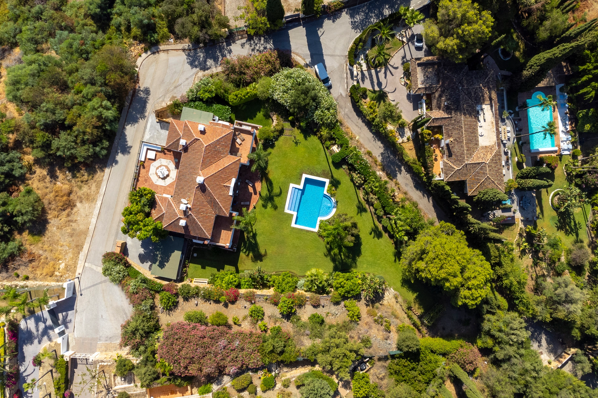 Villa for sale in Puerto del Almendro, Benahavis