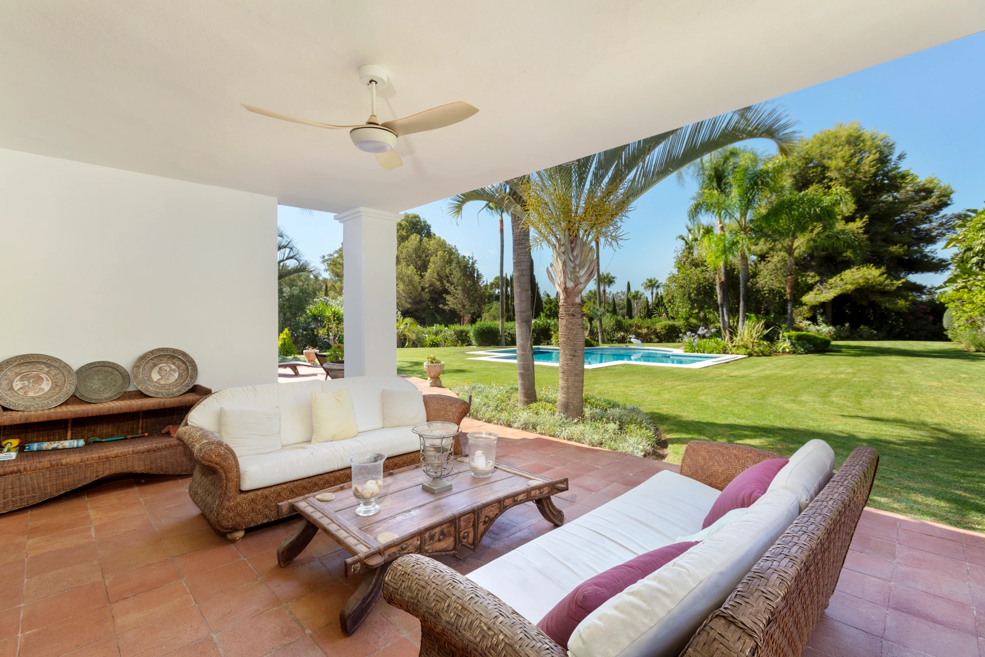 Villa for sale in Puerto del Almendro, Benahavis