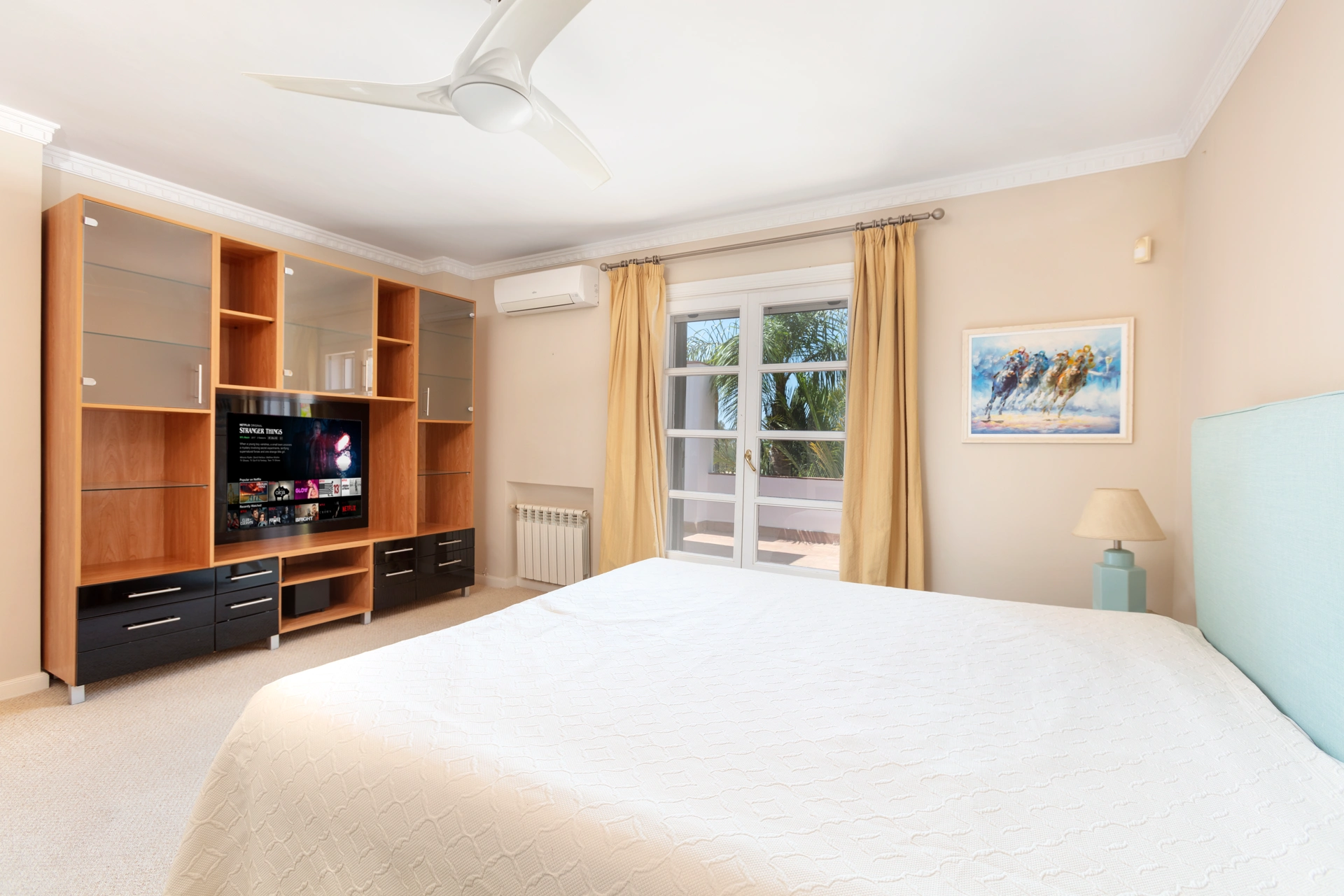 Villa for sale in Puerto del Almendro, Benahavis