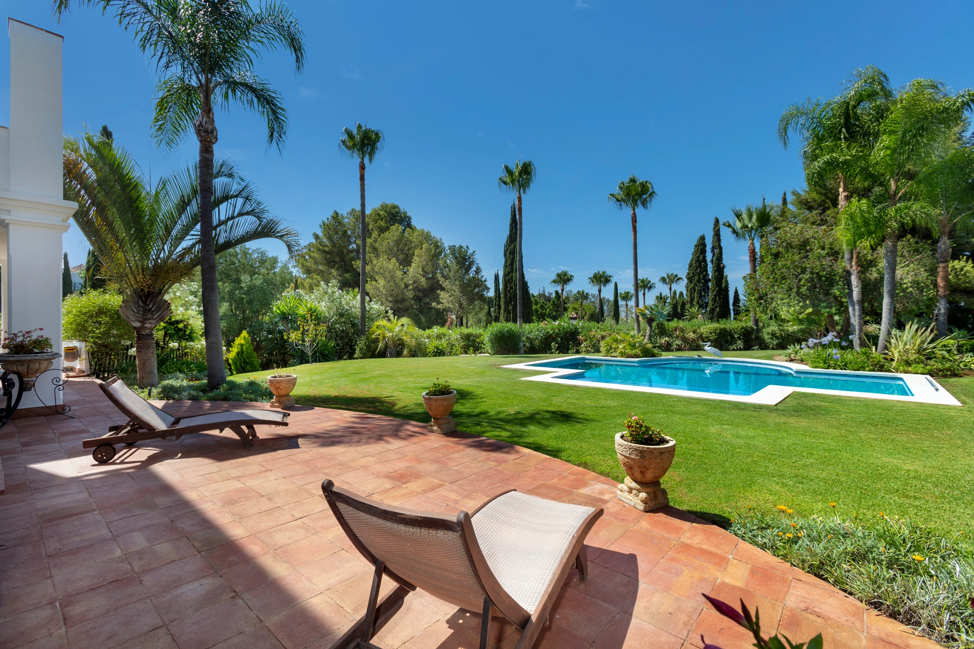 Villa for sale in Puerto del Almendro, Benahavis