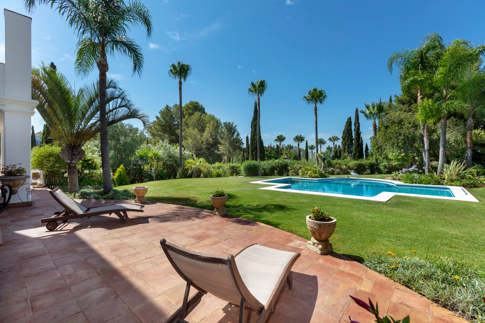 Villa for sale in Puerto del Almendro, Benahavis