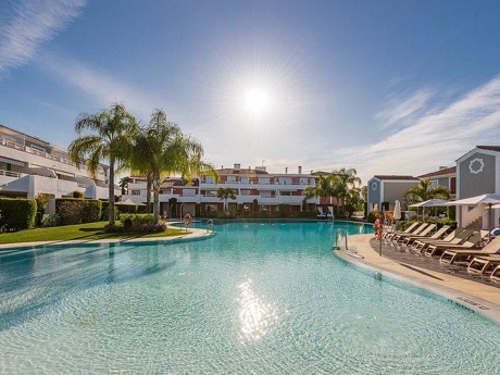 Elegant 2-Bedroom Ground Floor Apartment with Private Garden in Cortijo del Mar, El Paraíso