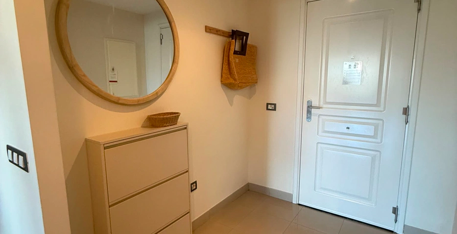Elegante apartamento de 2 dormitorios con jardín privado en Cortijo del Mar, El Paraíso