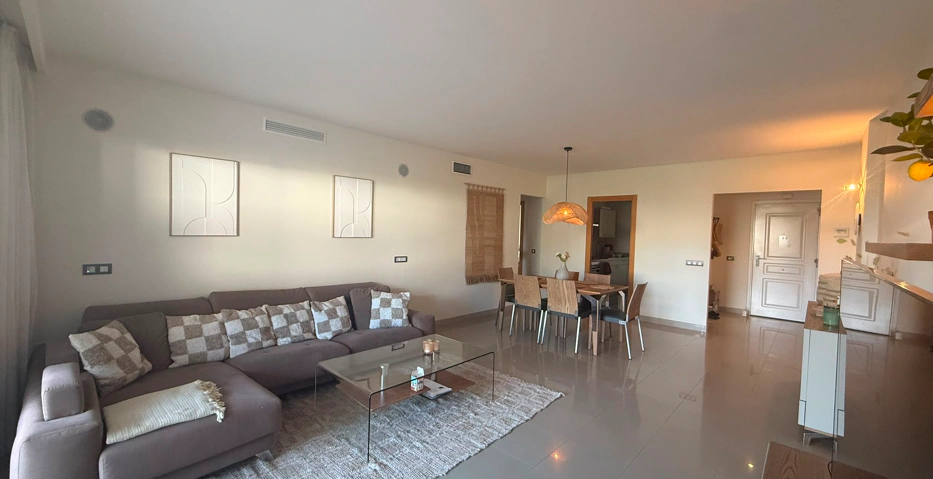 Elegante apartamento de 2 dormitorios con jardín privado en Cortijo del Mar, El Paraíso