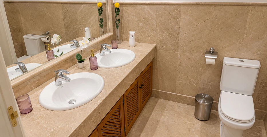 Luminoso Apartamento de 2 Dormitorios con Terraza Privada Orientada al Sur | Cumbres del Rodeo, Nueva Andalucía
