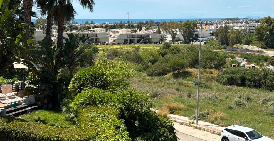 Luminoso Apartamento de 2 Dormitorios con Terraza Privada Orientada al Sur | Cumbres del Rodeo, Nueva Andalucía