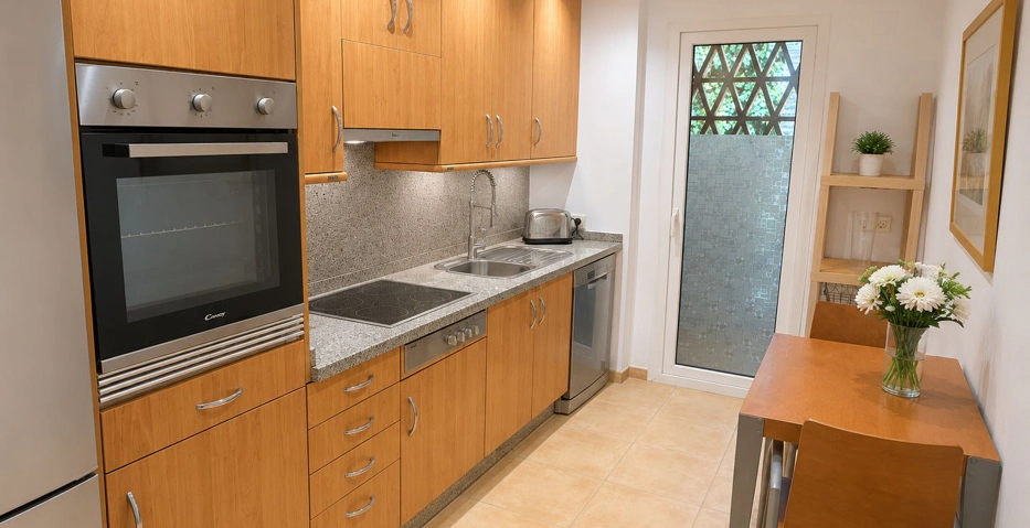 Luminoso Apartamento de 2 Dormitorios con Terraza Privada Orientada al Sur | Cumbres del Rodeo, Nueva Andalucía
