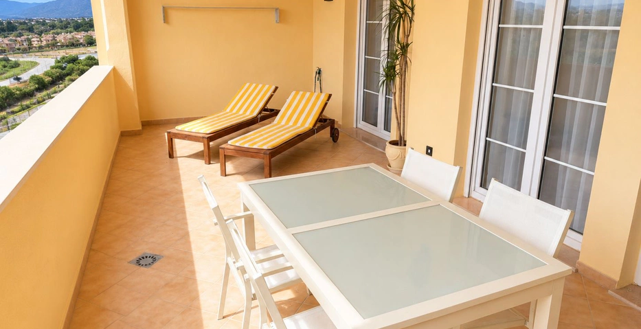 Luminoso Apartamento de 2 Dormitorios con Terraza Privada Orientada al Sur | Cumbres del Rodeo, Nueva Andalucía