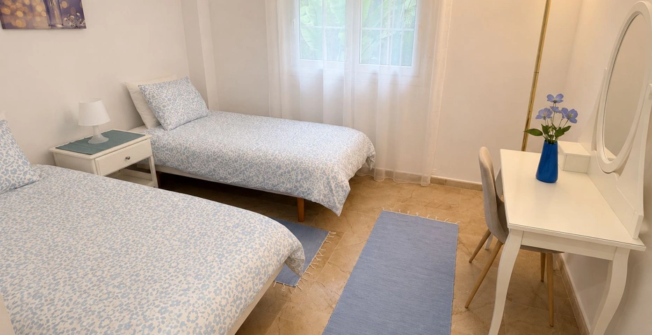 Luminoso Apartamento de 2 Dormitorios con Terraza Privada Orientada al Sur | Cumbres del Rodeo, Nueva Andalucía