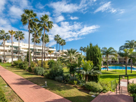 Stylish Renovated Apartment in Lorcrimar, Nueva Andalucía