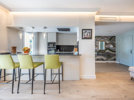 Stylish Renovated Apartment in Lorcrimar, Nueva Andalucía