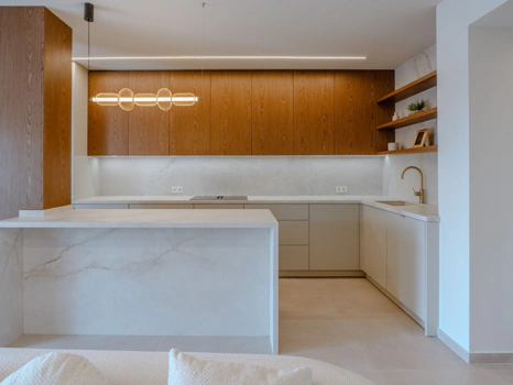 Elegant Renovated Apartment in Pinos de Aloha, Nueva Andalucía