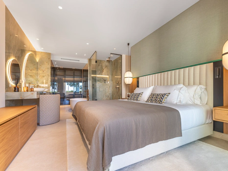 Exclusive Beachfront Apartment in Bahía del Velerín, Estepona