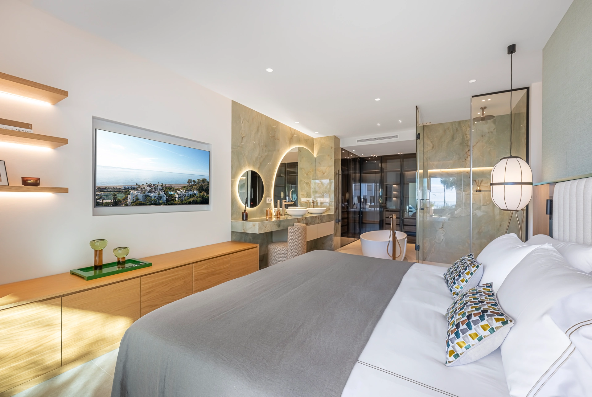 Apartment for sale in Bahía del Velerín, Estepona East