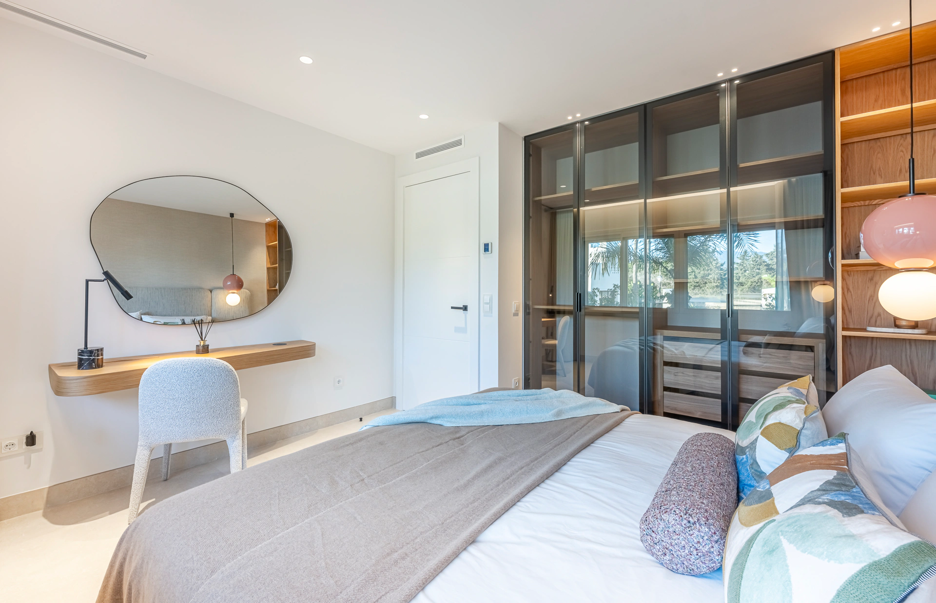Apartment for sale in Bahía del Velerín, Estepona East