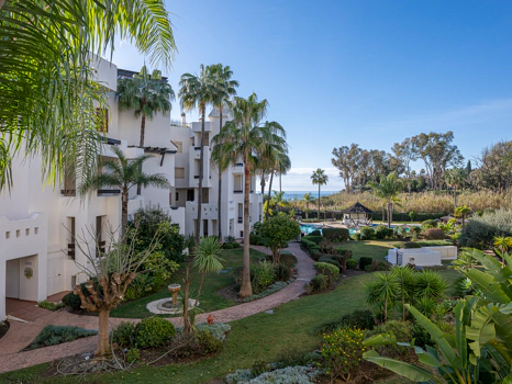 Exclusive Beachfront Apartment in Bahía del Velerín, Estepona