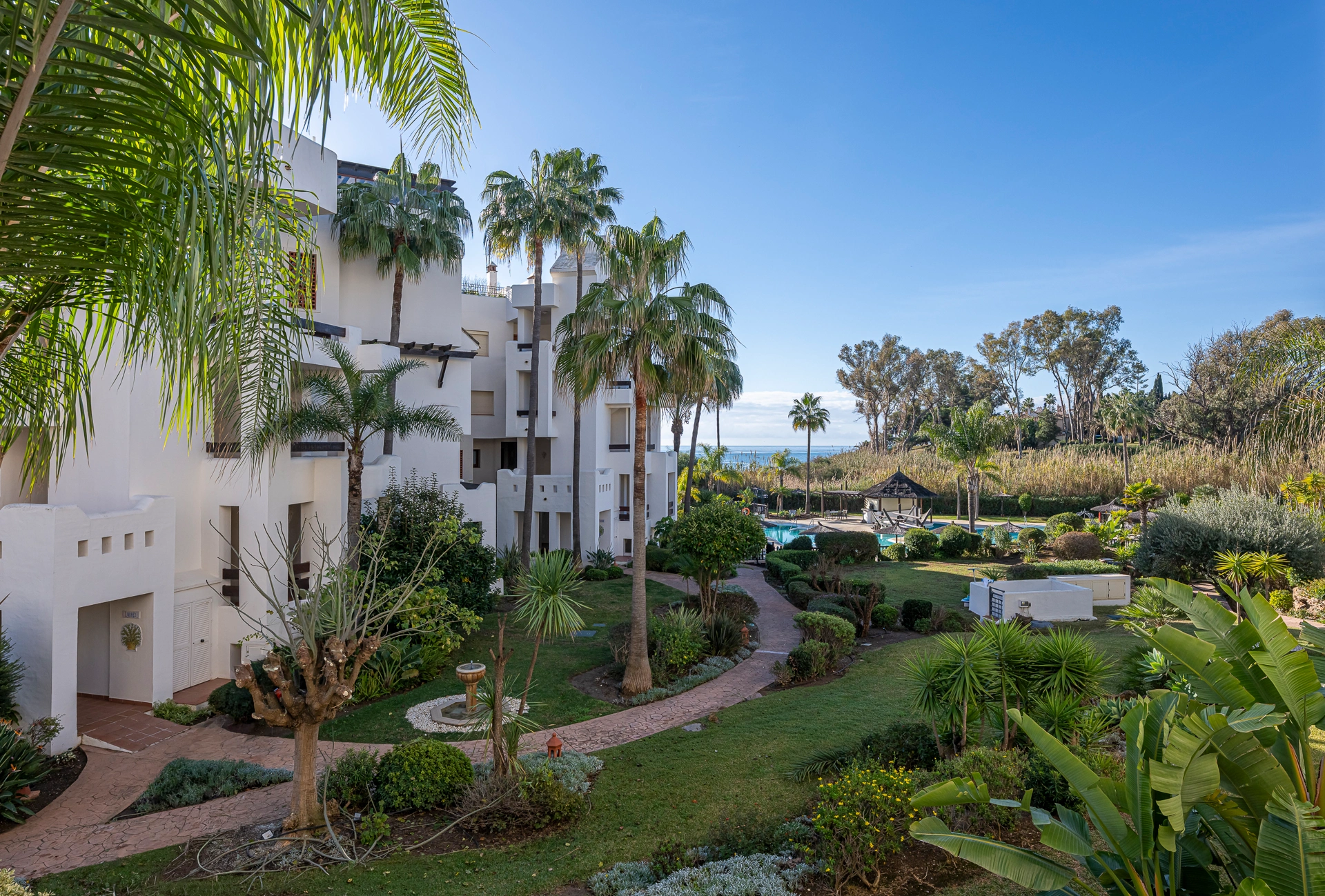 Apartment for sale in Bahía del Velerín, Estepona East