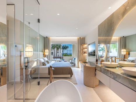 Exclusive Beachfront Apartment in Bahía del Velerín, Estepona