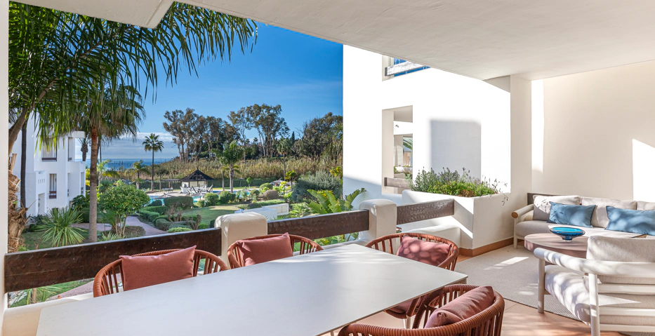 Exclusive Beachfront Apartment in Bahía del Velerín, Estepona