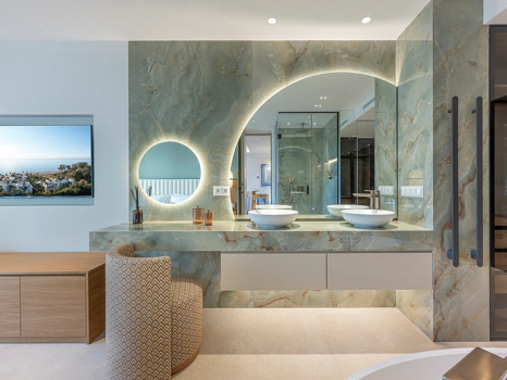 Exclusive Beachfront Apartment in Bahía del Velerín, Estepona