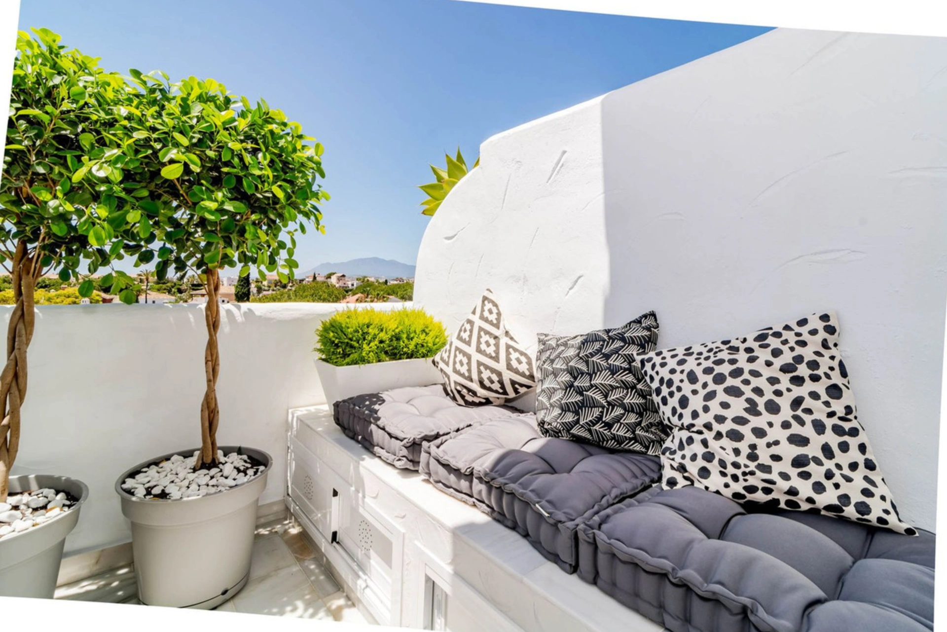 Duplex Penthouse for sale in Nueva Andalucia, Marbella