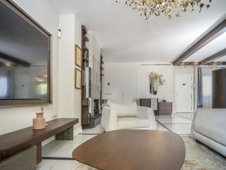 Beautifully Renovated Ground-Floor Apartment Near Puerto Banús