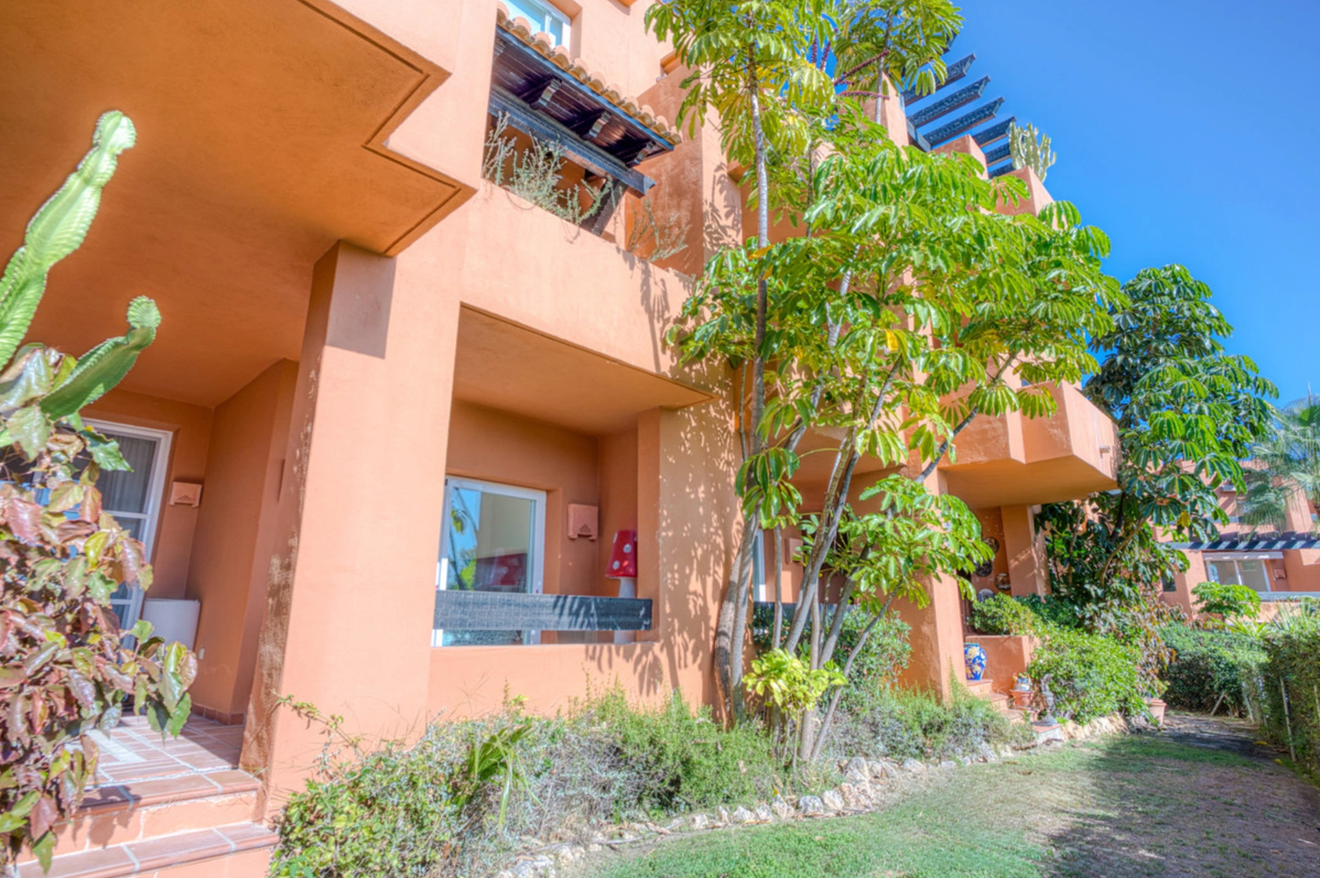 Ground Floor Apartment for sale in Nueva Andalucia, Marbella