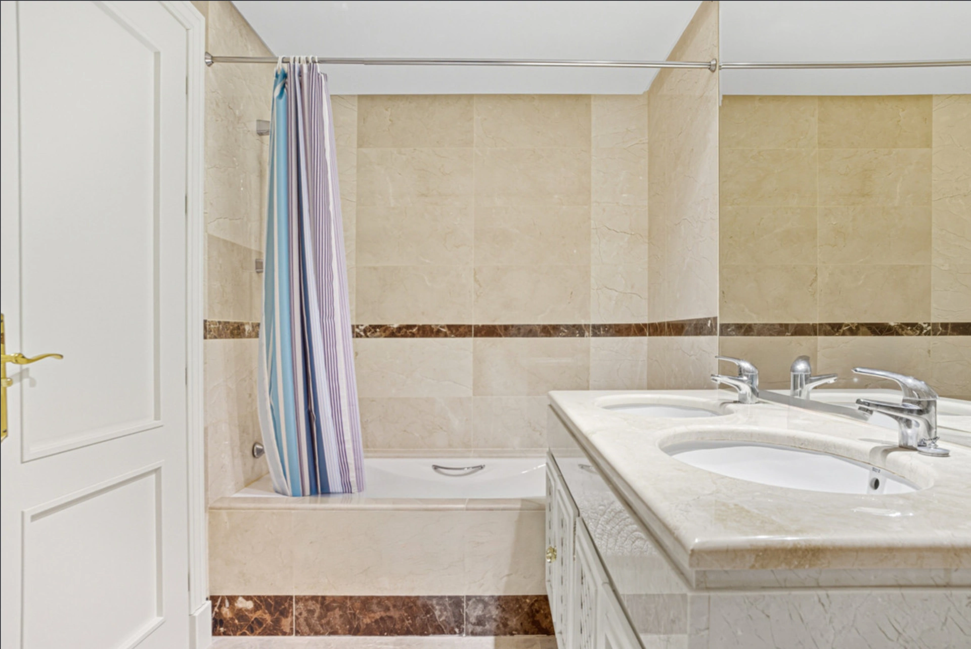 Ground Floor Apartment for sale in Nueva Andalucia, Marbella