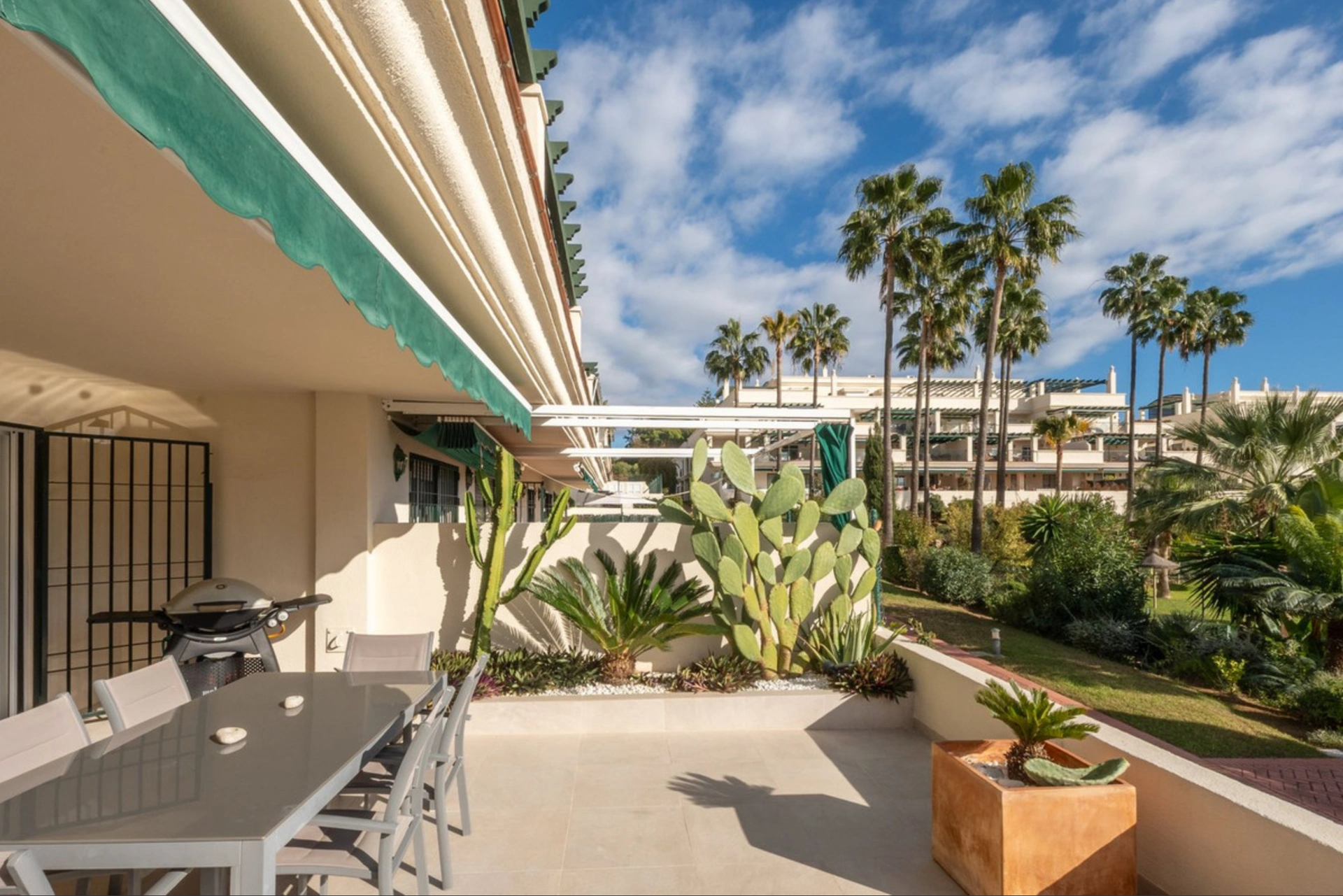 Ground Floor Apartment for sale in Nueva Andalucia, Marbella