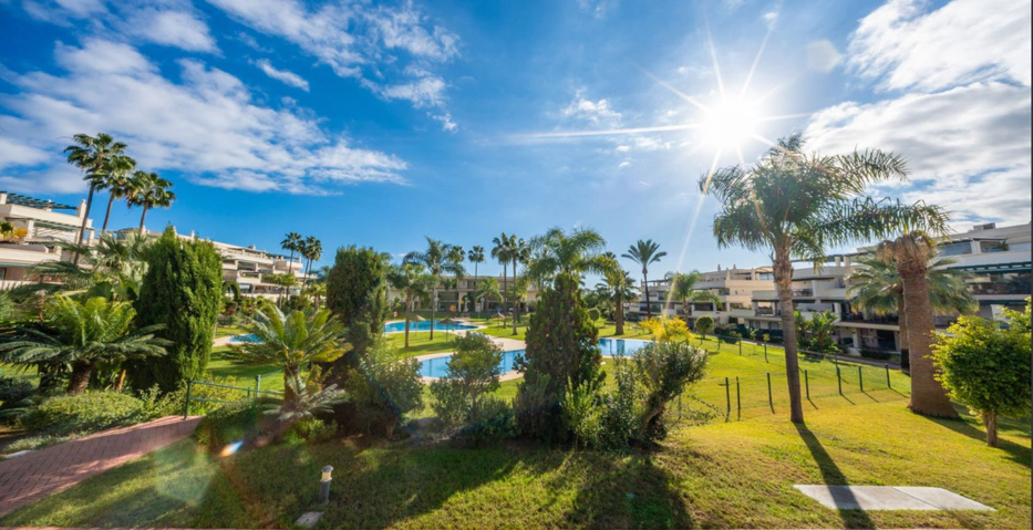Stylish Renovated Apartment in Lorcrimar, Nueva Andalucía