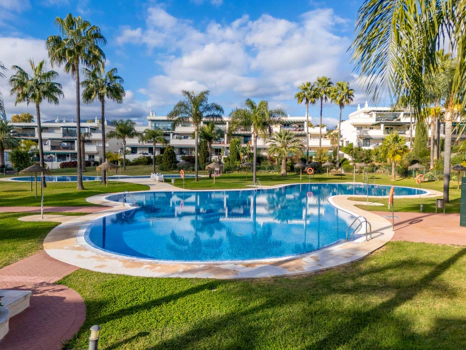Stylish Renovated Apartment in Lorcrimar, Nueva Andalucía