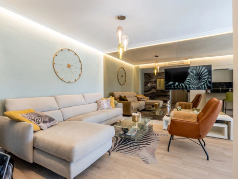 Stylish Renovated Apartment in Lorcrimar, Nueva Andalucía