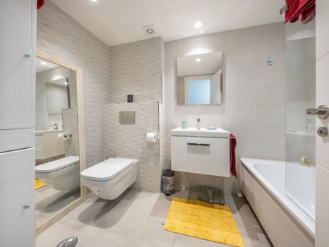 Stylish Renovated Apartment in Lorcrimar, Nueva Andalucía
