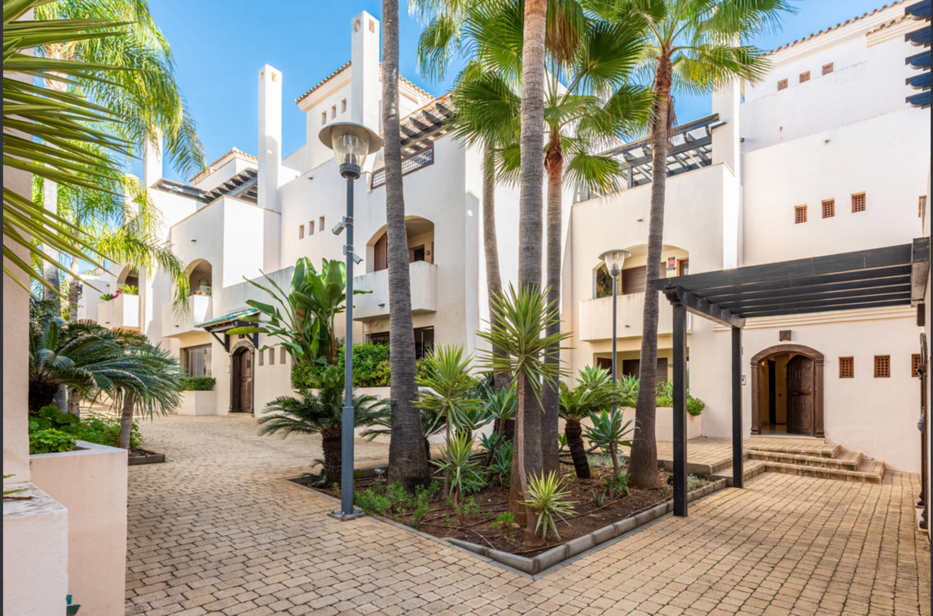 Ground Floor Apartment for sale in Nueva Andalucia, Marbella