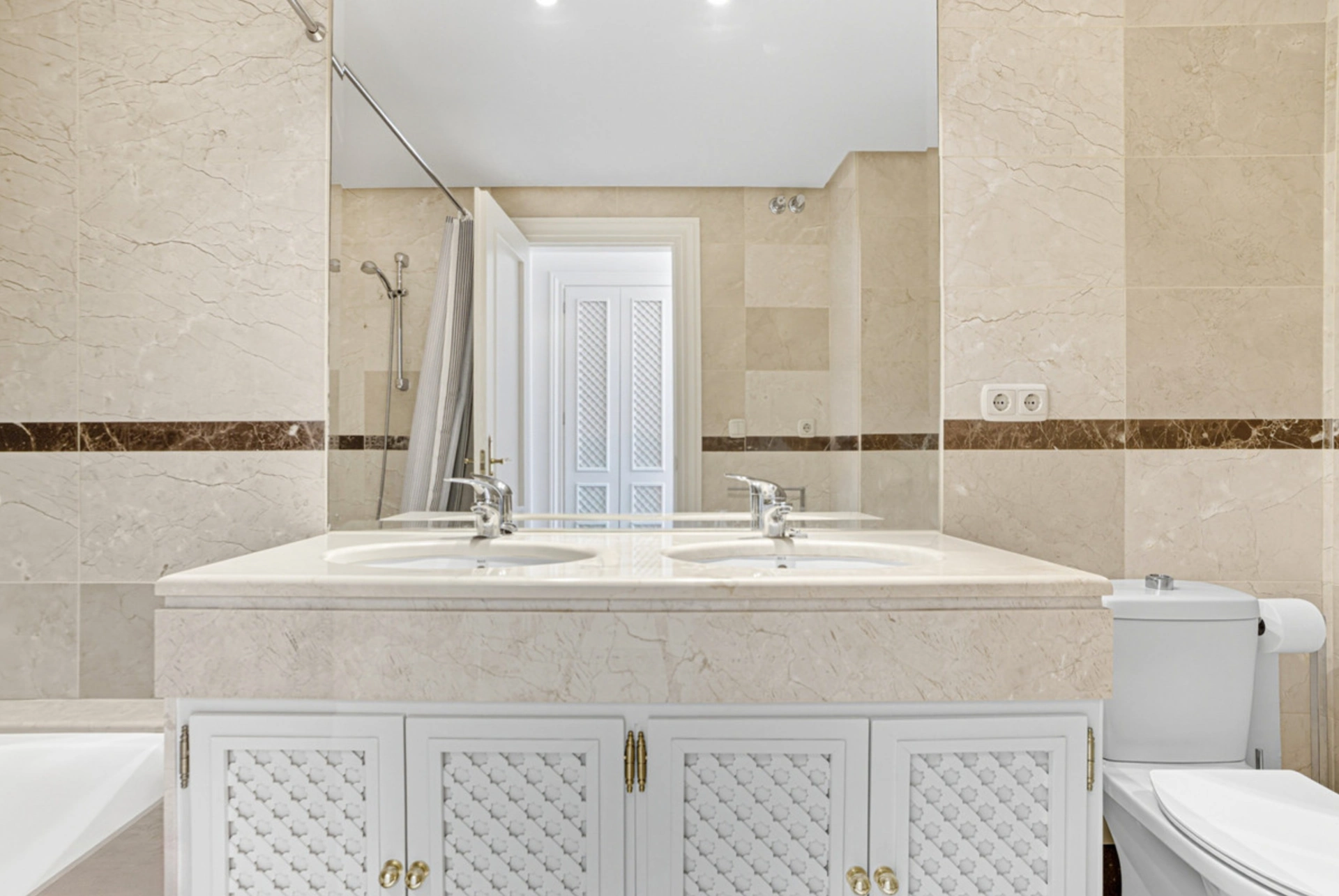Ground Floor Apartment for sale in Nueva Andalucia, Marbella
