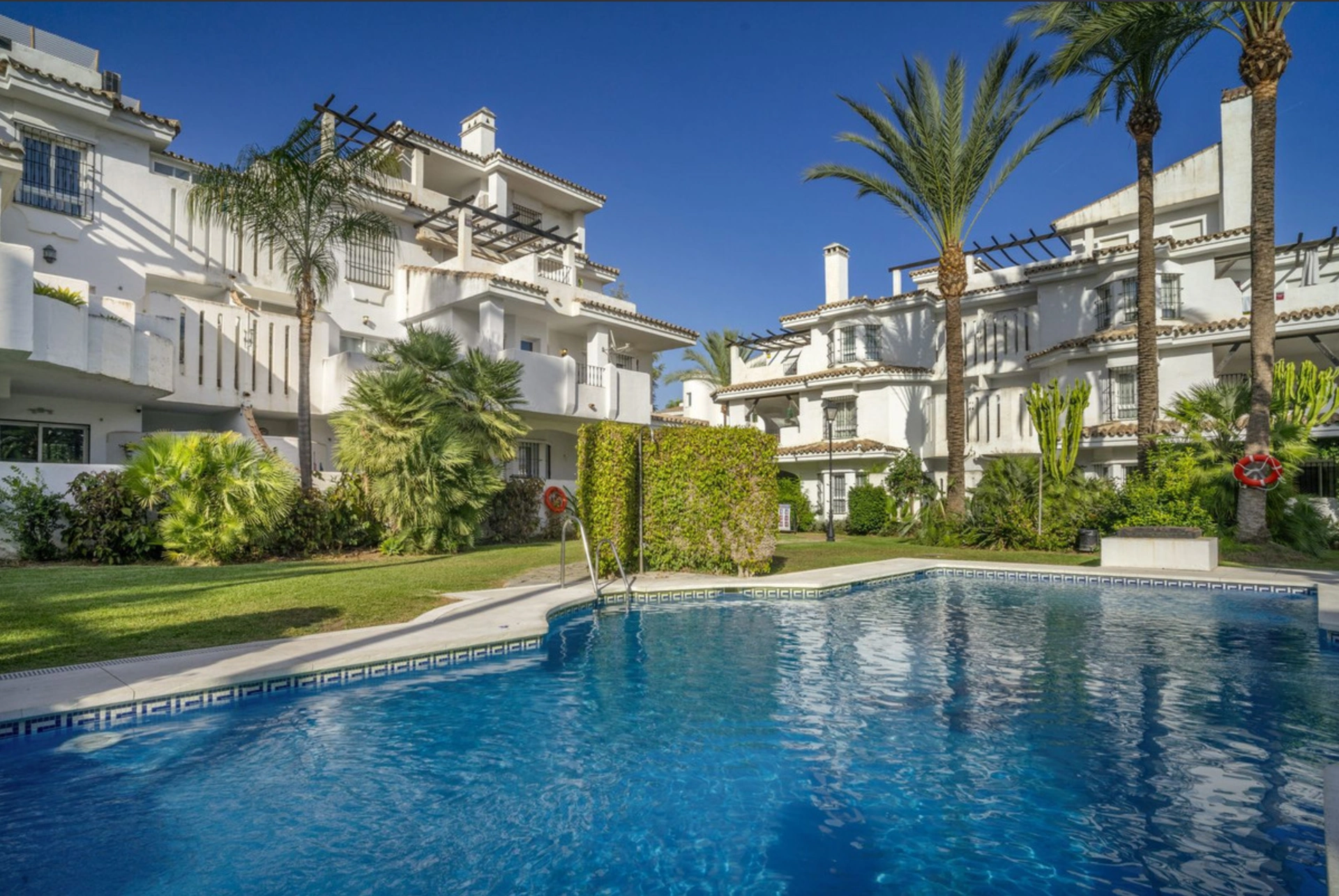 Ground Floor Apartment for sale in Nueva Andalucia, Marbella