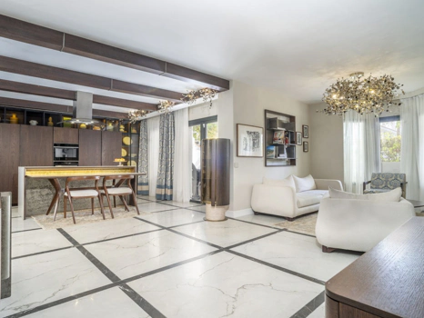 Beautifully Renovated Ground-Floor Apartment Near Puerto Banús