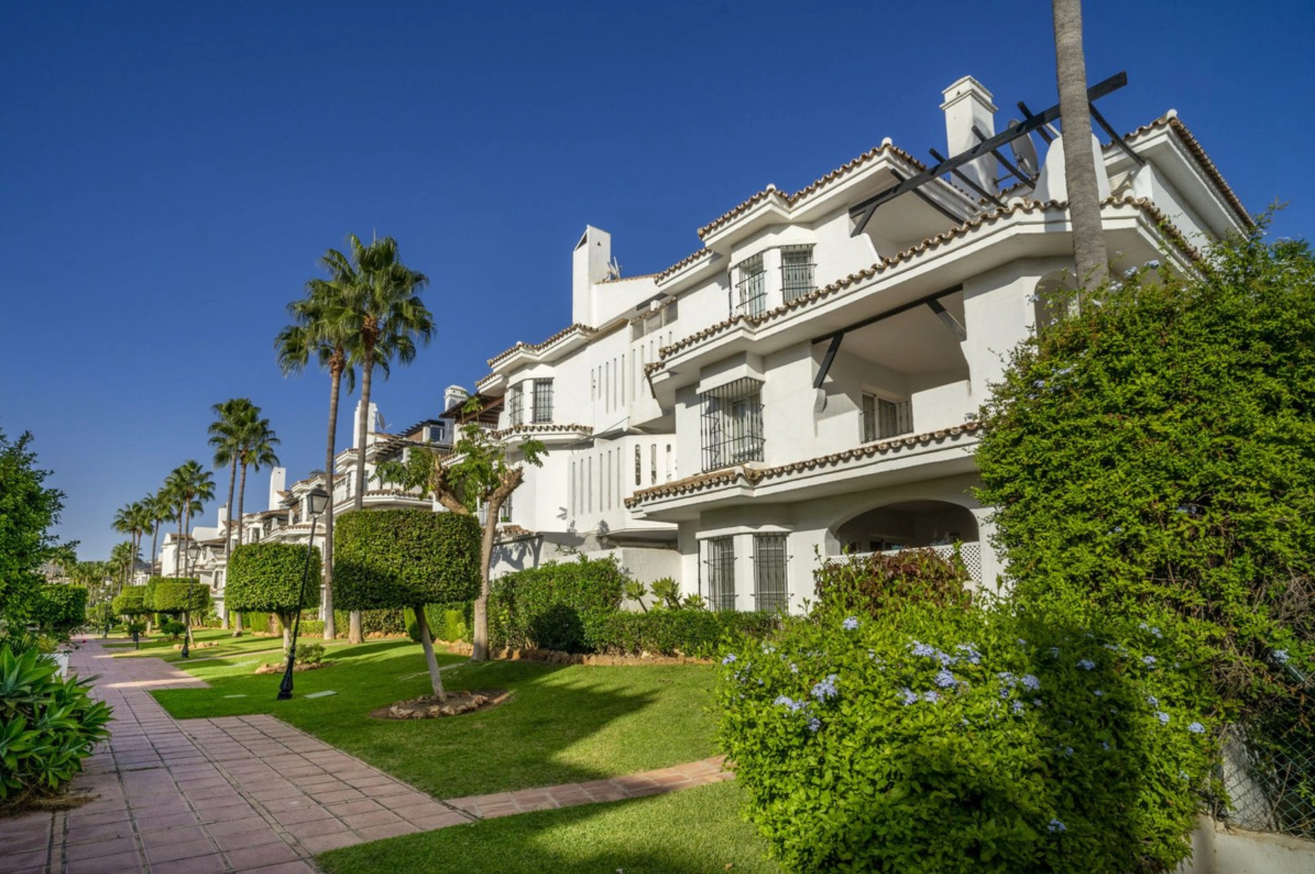 Ground Floor Apartment for sale in Nueva Andalucia, Marbella