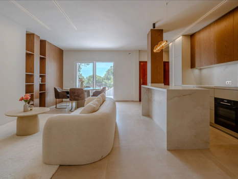 Elegant Renovated Apartment in Pinos de Aloha, Nueva Andalucía