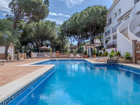 Elegant Renovated Apartment in Pinos de Aloha, Nueva Andalucía