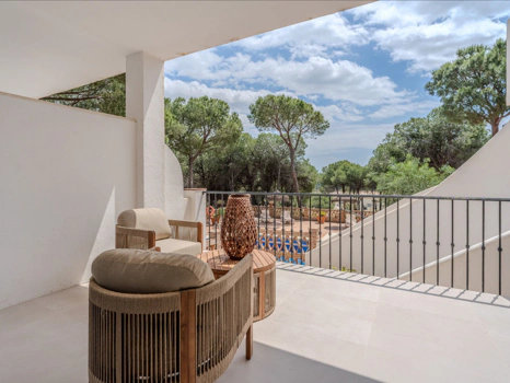 Elegant Renovated Apartment in Pinos de Aloha, Nueva Andalucía