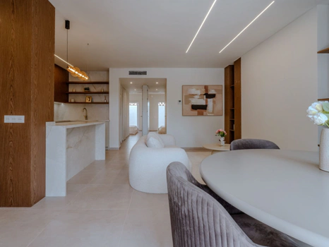 Elegant Renovated Apartment in Pinos de Aloha, Nueva Andalucía