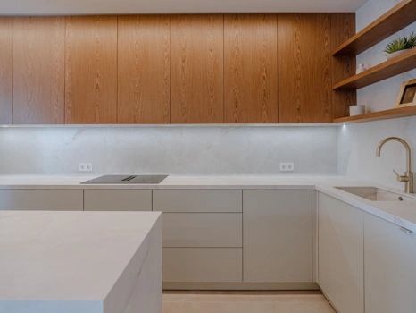 Elegant Renovated Apartment in Pinos de Aloha, Nueva Andalucía